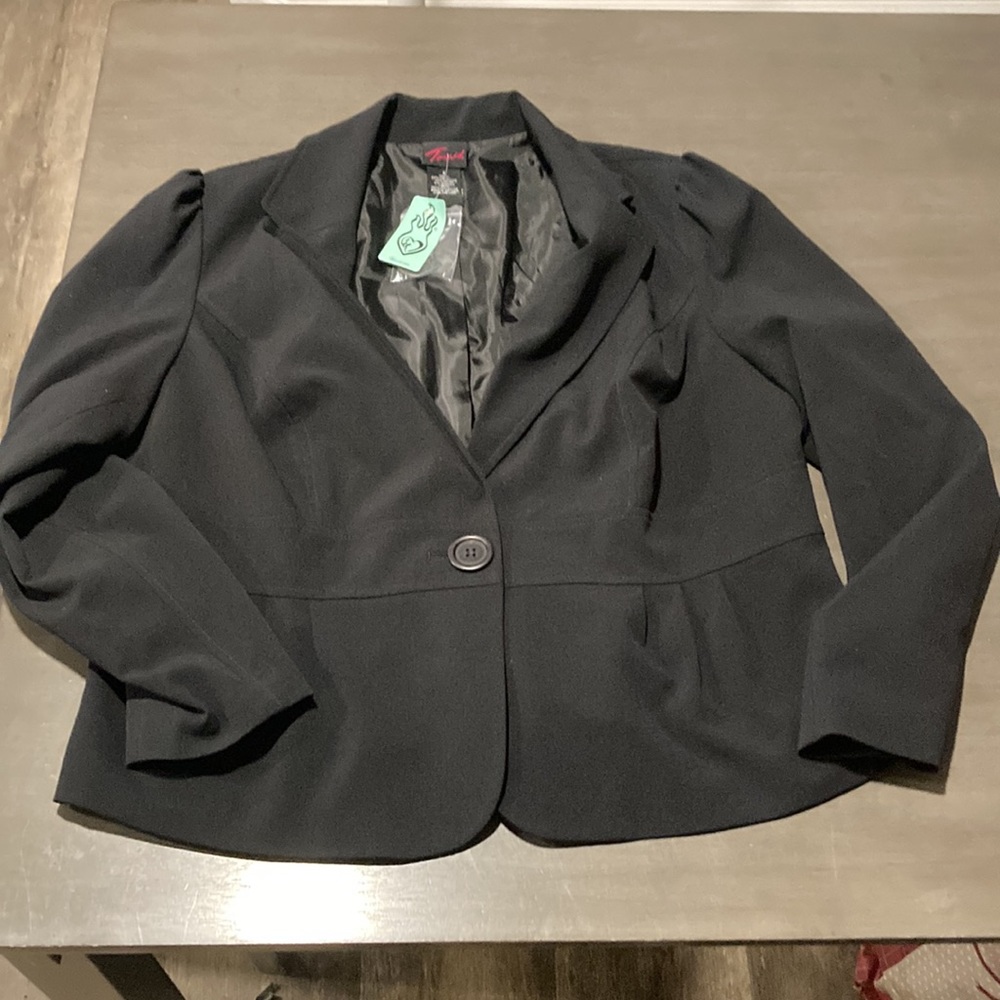 NWT Torrid black 1 button jacket blazer 2